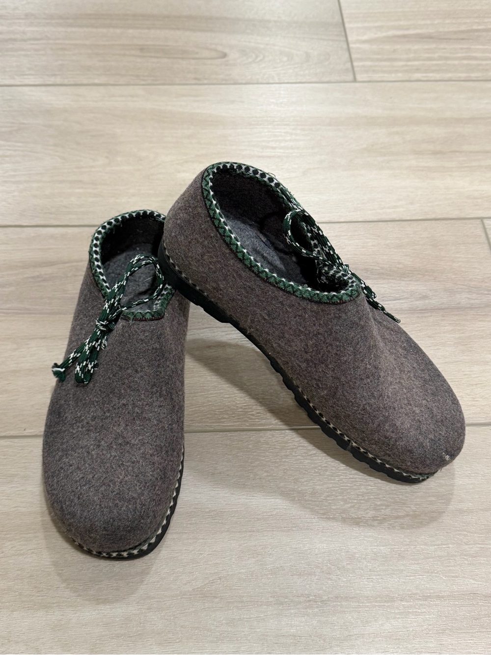 Wild N’ Wooly by Stegmann Lace Up Gray Felt Wool Shoe Sz 10 Womens